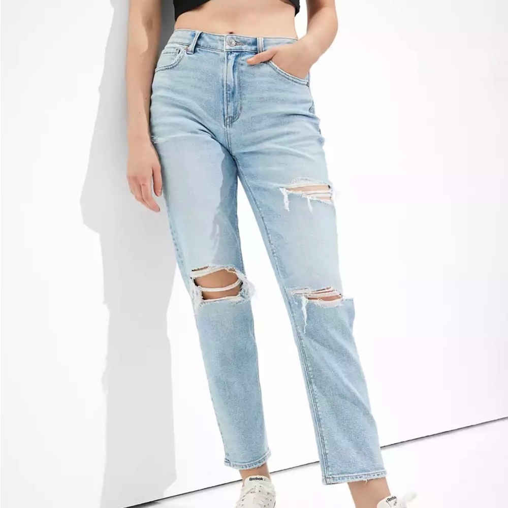 American Eagle - Mom Straight Jean Blue Powder Stretch. Size 00, 24W